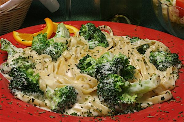 Creamy_Broccoli_Fettuccine_Alfredo1_0