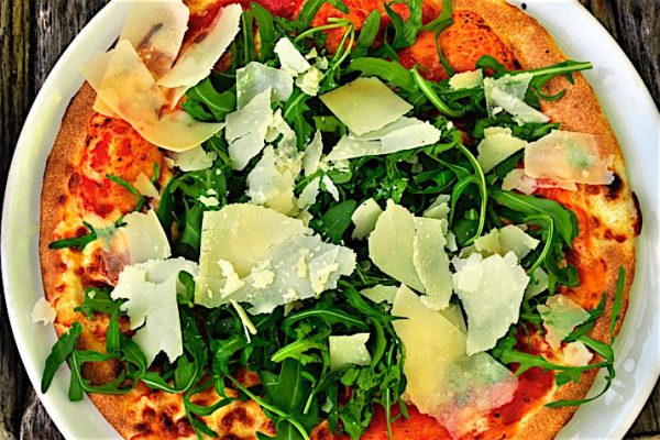 Easy_Arugula_Salad_Pizza_0