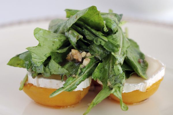 Grilled_Apricots_with_Chevre_and_Honey_0