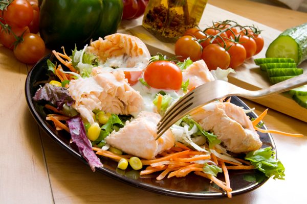 Grilled_Salmon_Salad_with_Tzatziki_Feta_Dressing_0