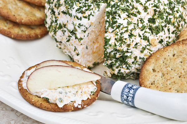 Holiday_Cheddar_Cheese_Ball_0