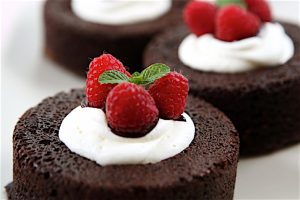 Individual_Light_Chocolate_Cakes_0