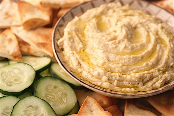 Spicy_Roasted_Garlic_Hummus_0