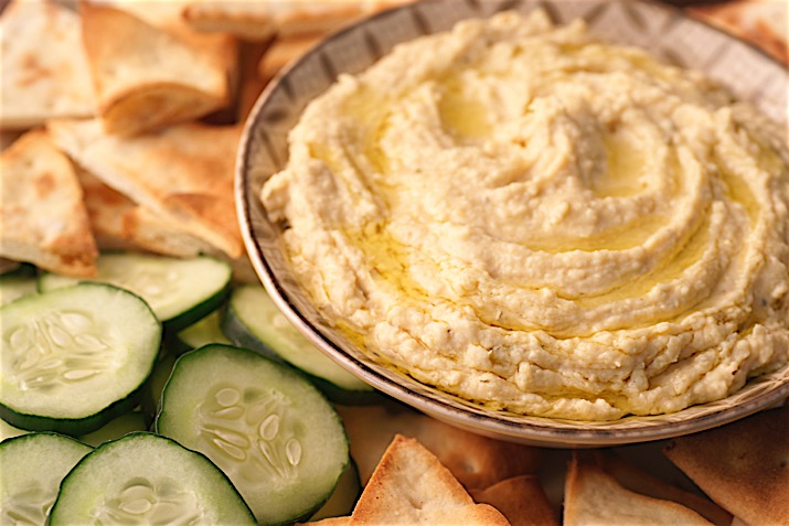 Spicy_Roasted_Garlic_Hummus_0