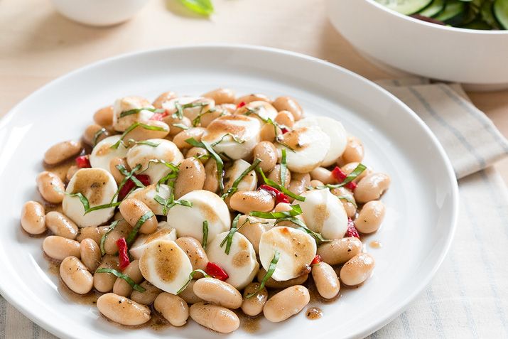 White_Bean_and_Fresh_Mozzarella_Salad_with_Basil