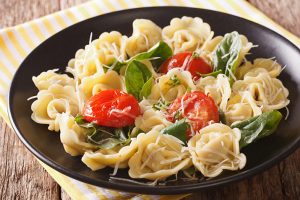 Cheese_Tortellini_Salad_with_Spinach