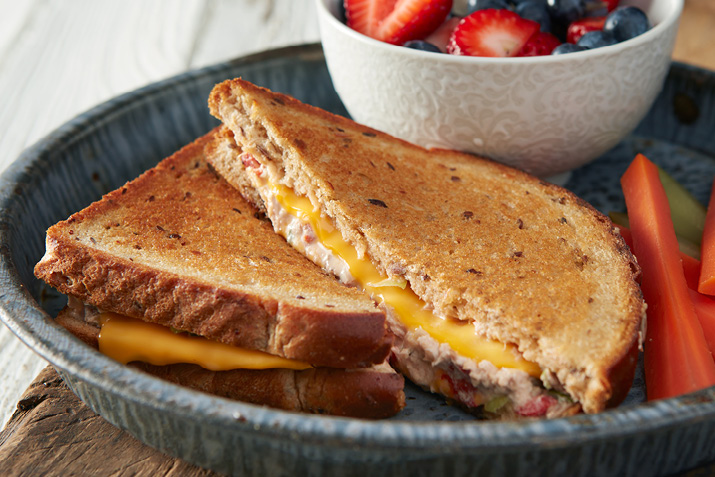 NCG_Dennis_Becker_Roasted_Pepper_Tuna_Melt_715 x 477